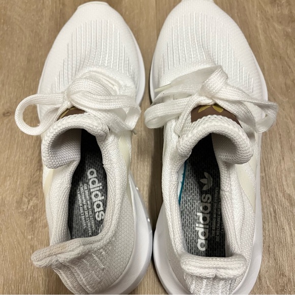 Adidas Swift Run Shoes Women's SZ 8.5 White Classic - Picture 6 of 8